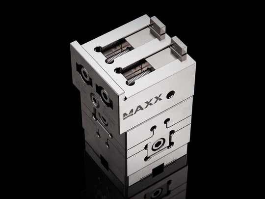 MaxxMacro® 54 360° Rotatable Pendulum Vise Performance